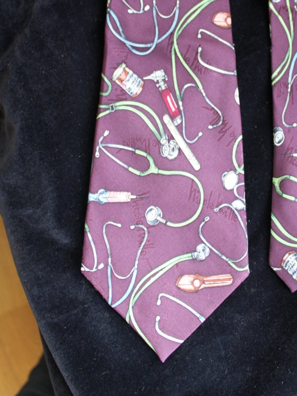 Vintage 1996 Nicole Miller Doctor Tie (only 5000 made) 100% silk Purple
